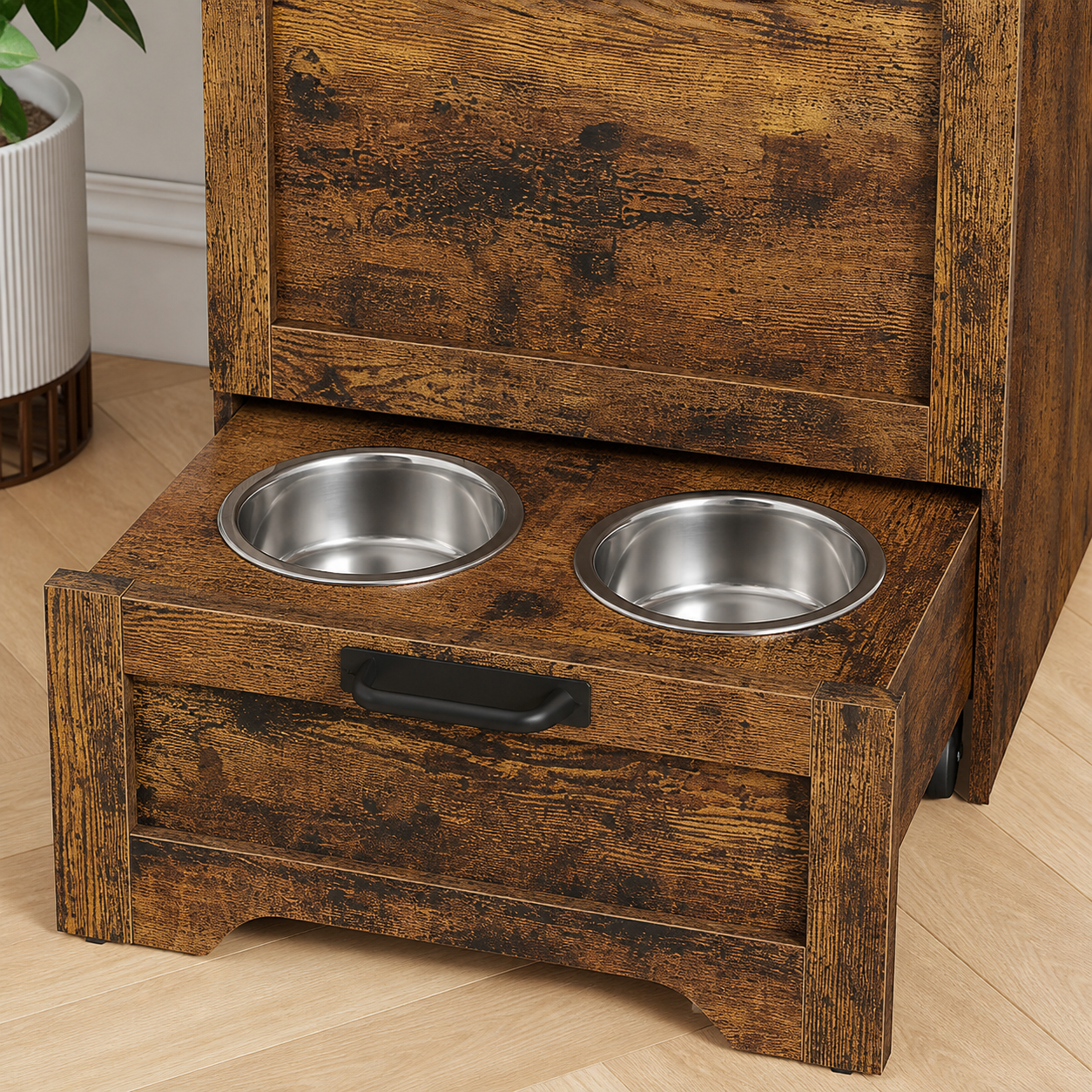 Two removable stainless-steel bowls in the front platform
