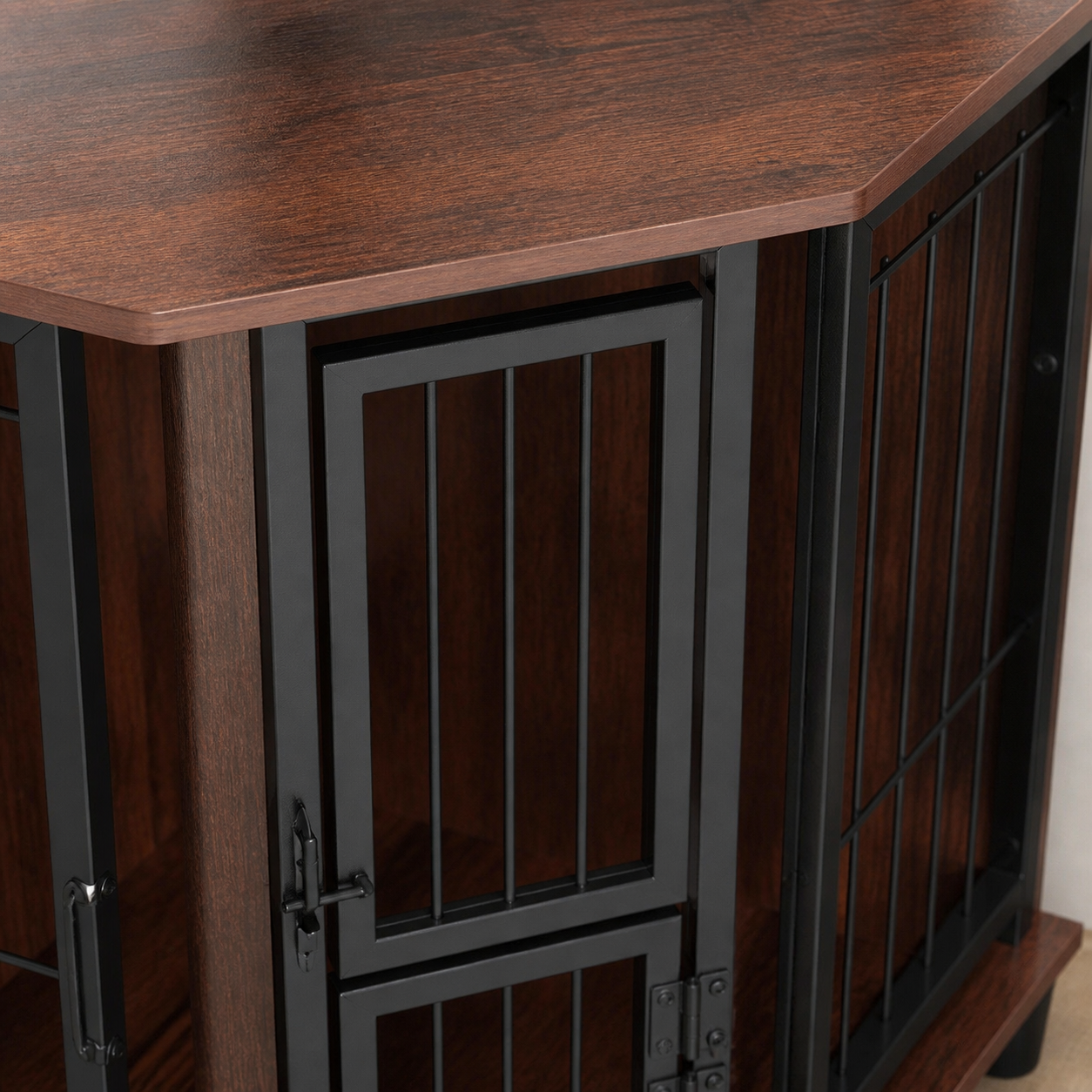Space-Saving Corner Dog Crate with Feeding Door — material detail