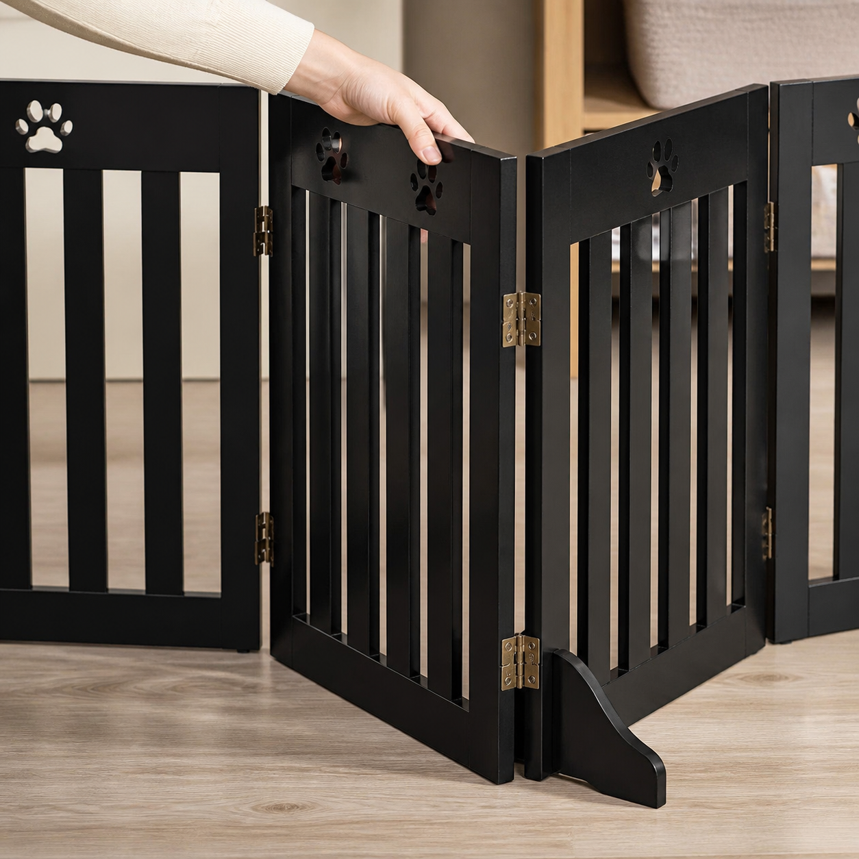 Four-Panel Freestanding Dog Gate — 203cm — key feature detail