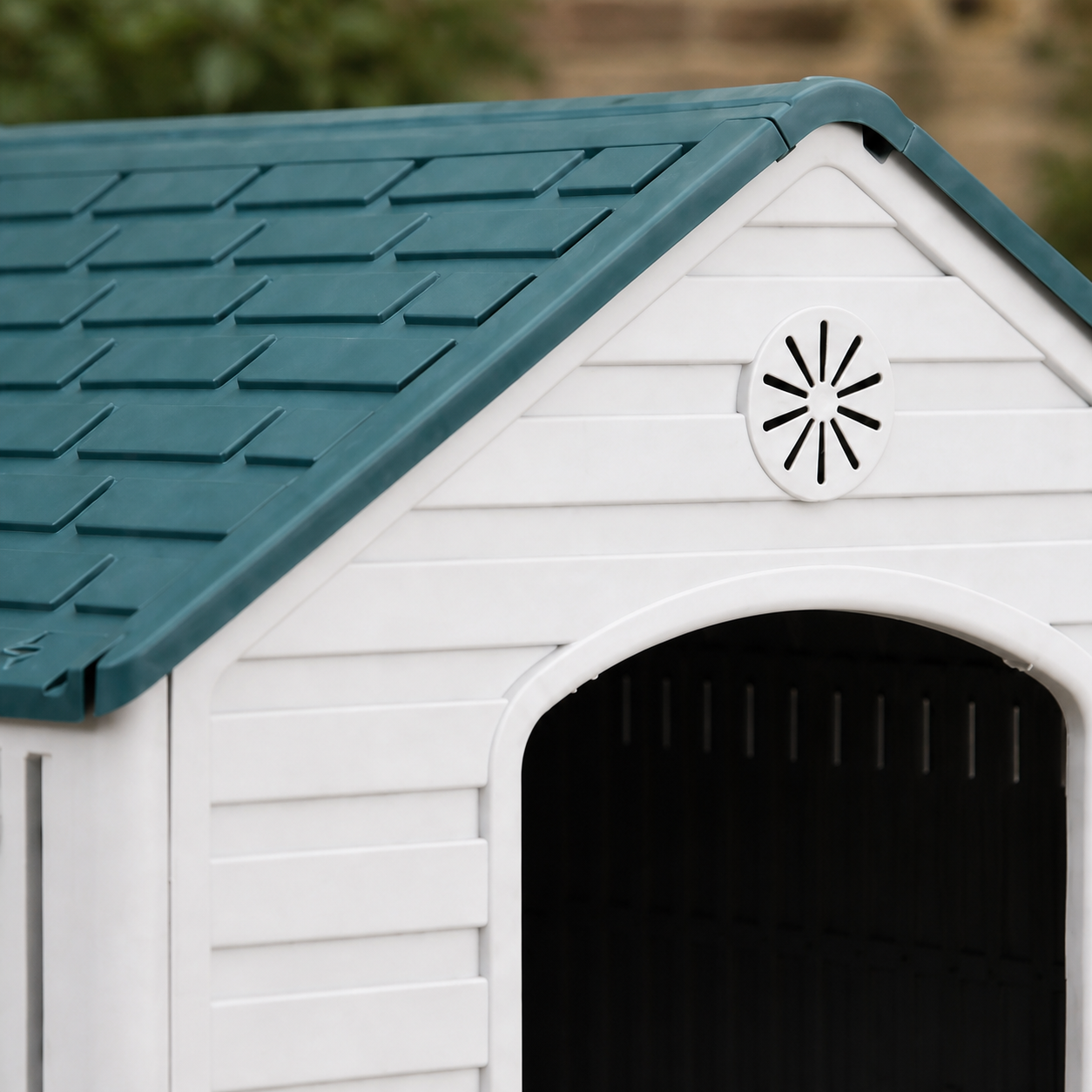 Large Ventilated Plastic Dog House — material detail